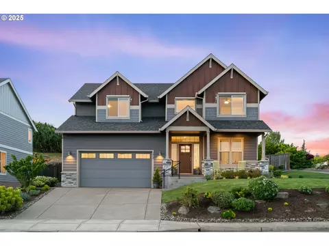 1010 NW 1st St, Dundee, OR 97115