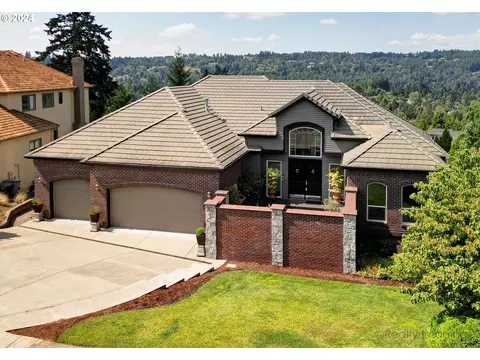2348 Falcon Dr, West Linn, OR 97068