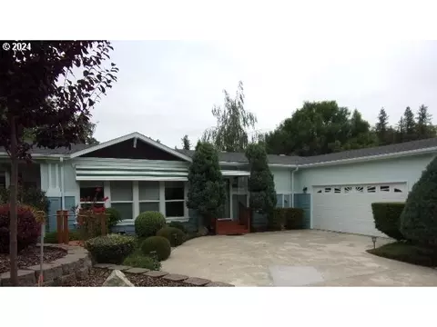 393 Knoll Terrace Dr, Canyonville, OR 97417