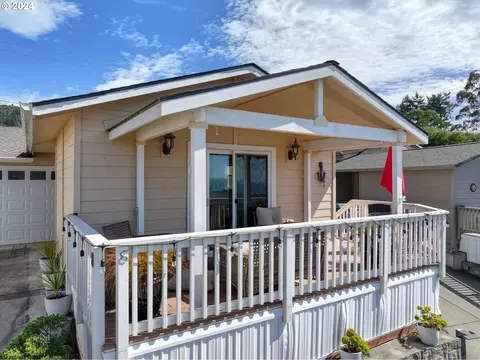 16252 Tolman Ln # CR8, Brookings, OR 97415