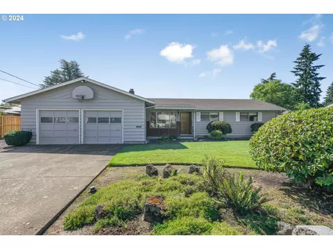 102 E 8th St, Newberg, OR 97132