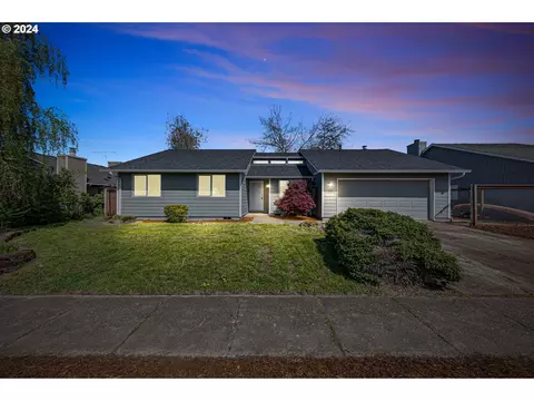 205 E Pinehurst Dr, Newberg, OR 97132