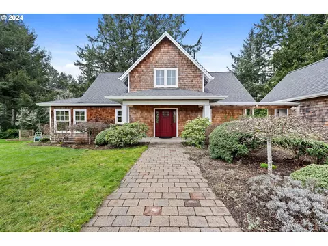 818 Summit Ave, Gearhart, OR 97138