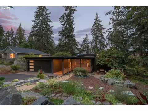 1935 Sylvan St, Eugene, OR 97403