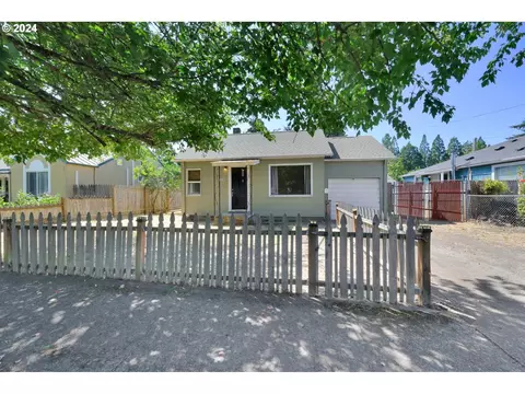 1004 3rd Pl, Springfield, OR 97477