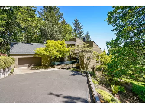 6815 NW Concord Dr, Corvallis, OR 97330