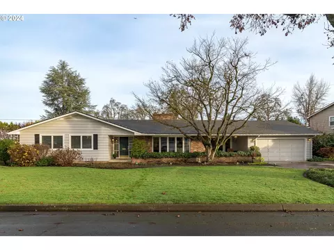 2185 Oakmont Way, Eugene, OR 97401