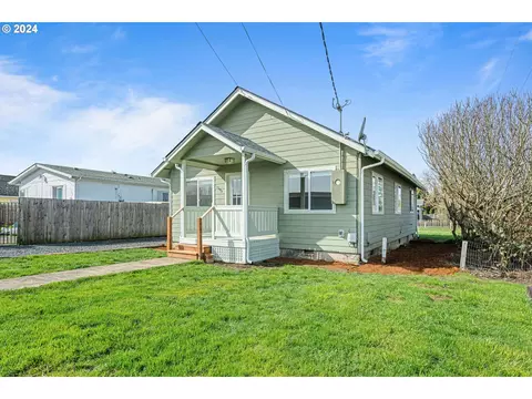 1509 Mill St, Silverton, OR 97381
