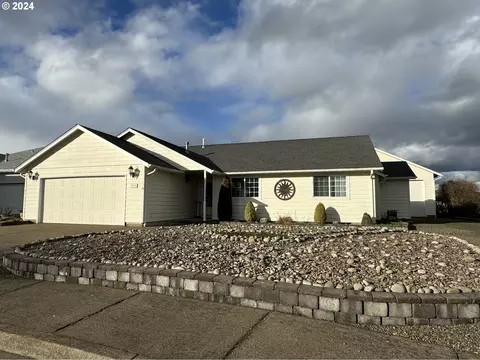 894 Stearman St, Independence, OR 97351