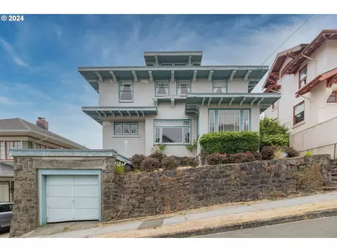 962 16th St, Astoria, OR 97103