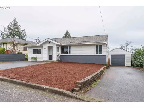 1670 S 16th St, Coos Bay, OR 97420