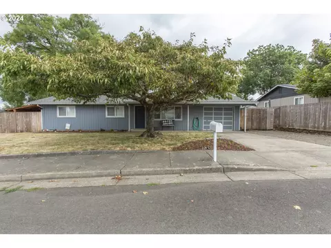 611 S 2nd St, Carlton, OR 97111