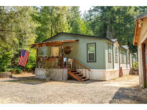 292 Hewes Creek Ln, Myrtle Creek, OR 97457
