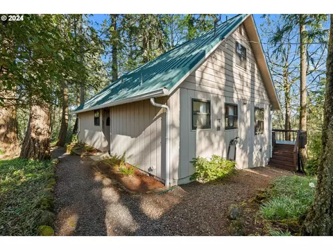 5232 Madrona Heights Dr NE, Silverton, OR 97381