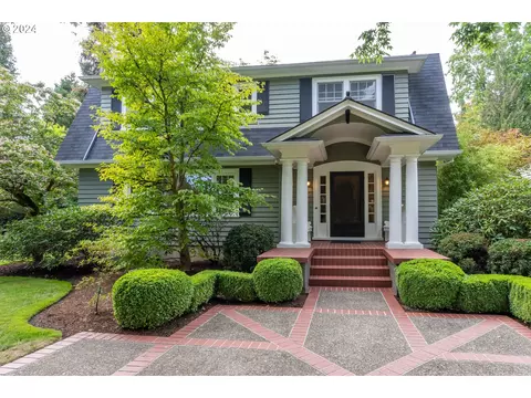6865 SW Canyon Dr, Portland, OR 97225