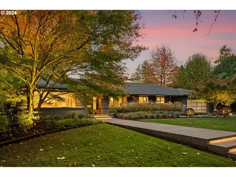 611 SE Saint Andrews Dr, Portland, OR 97202