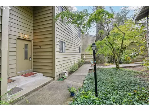 86 Cervantes Cir, Lake Oswego, OR 97035