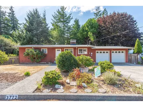 3772 Chester St, North Bend, OR 97459