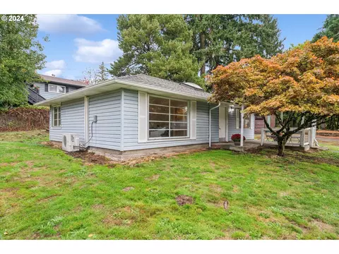 15051 SE River Rd, Milwaukie, OR 97267