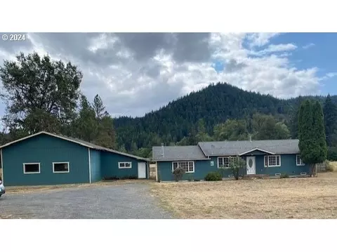 7920 Highway 42, Tenmile, OR 97481