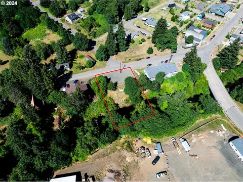 470 Mitchell St, Falls City, OR 97344