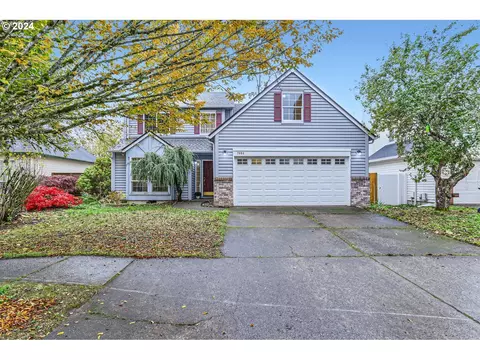 7464 SE Shamrock Ln, Hillsboro, OR 97123
