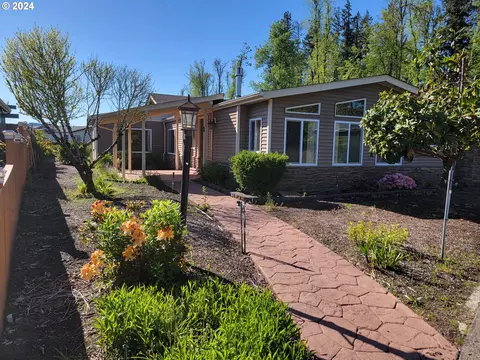 34759 Devonshire Dr, Eugene, OR 97405