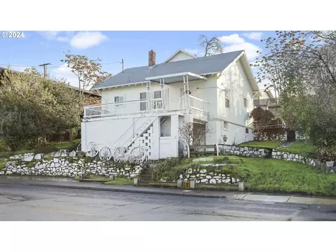 1916 E 10th St, The Dalles, OR 97058