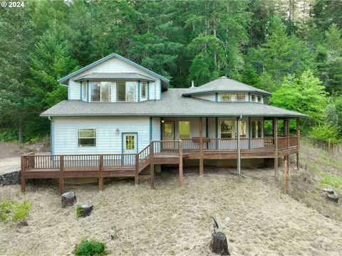 3745 Reston Rd, Roseburg, OR 97471