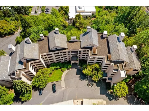 6685 W Burnside Rd #334, Portland, OR 97210