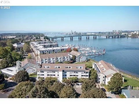 127 N Hayden Bay Dr, Portland, OR 97217