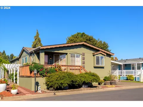 1800 Lakewood Ct #151, Eugene, OR 97402