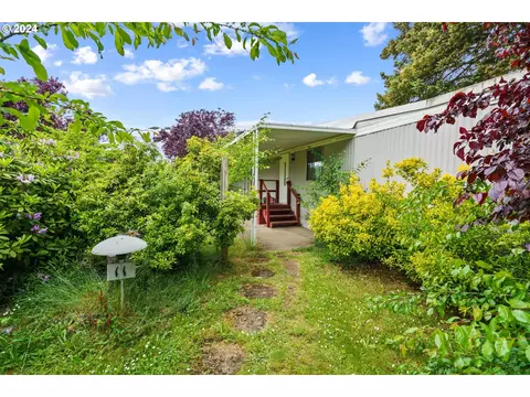 27645 Snyder Rd #11, Junction City, OR 97448