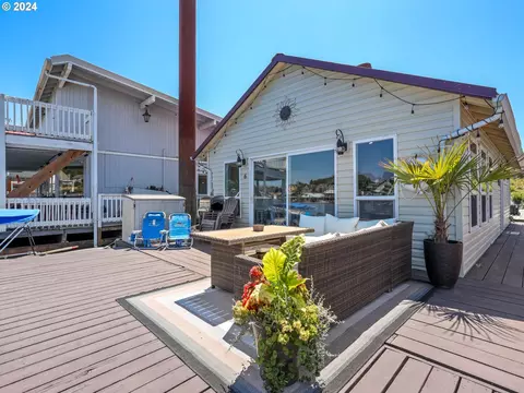 531 N Bridgeton Rd #6, Portland, OR 97217