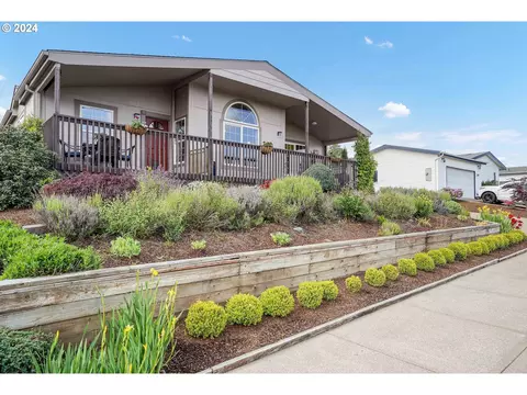3409 NW Lake Vanessa Cir, Salem, OR 97304