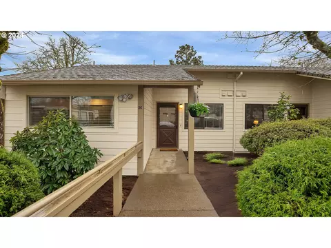1100 N Meridian St #36, Newberg, OR 97132