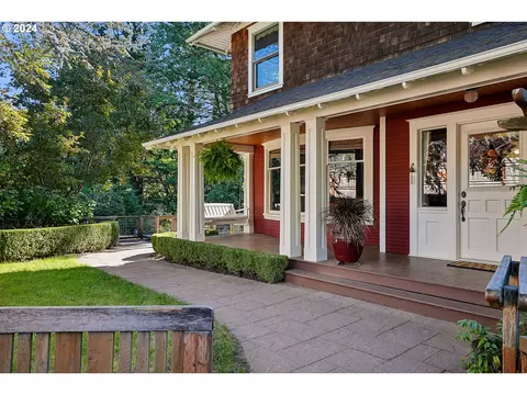 6672 SW Canyon Dr, Portland, OR 97225