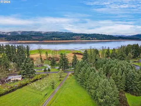 75107 Tara Ln, Cottage Grove, OR 97424