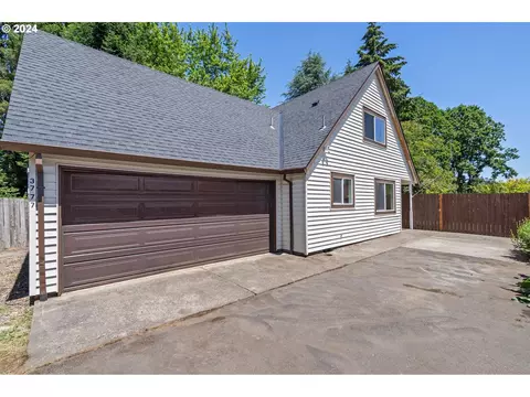 3777 NE Meadow Ln, Hillsboro, OR 97124