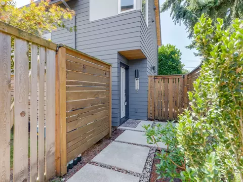 4330 SE Madison St #B, Portland, OR 97215