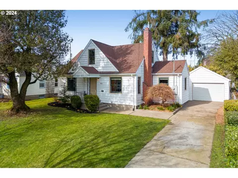 5925 SE Ivon St, Portland, OR 97206