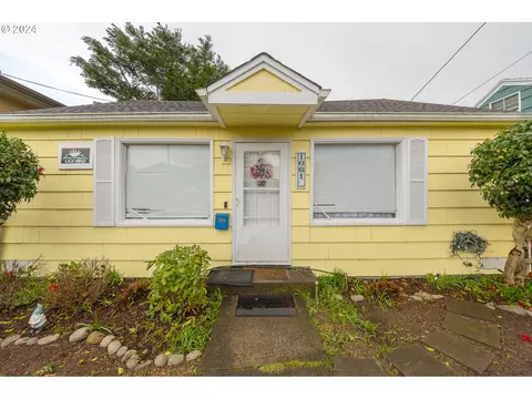 1061 S Downing St, Seaside, OR 97138