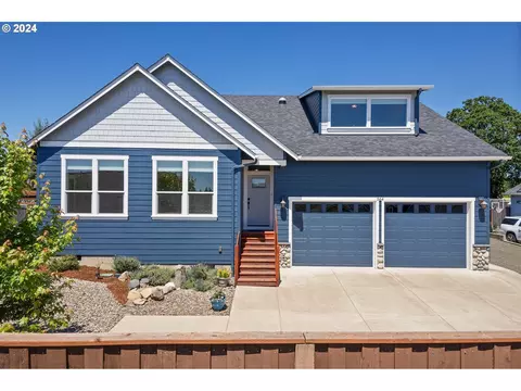 564 NE Fern Ave, Dallas, OR 97338