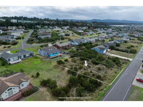 2313 NW Oceania Dr, Waldport, OR 97394