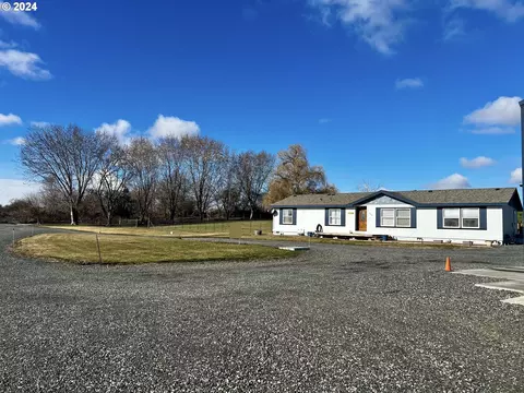 900 N Sloan St, Stanfield, OR 97875