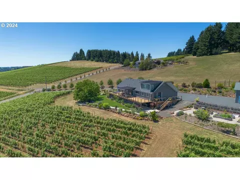 18265 NE Fairview Dr, Dundee, OR 97115