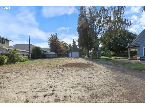 2455 Belmont Dr, Hood River, OR 97031