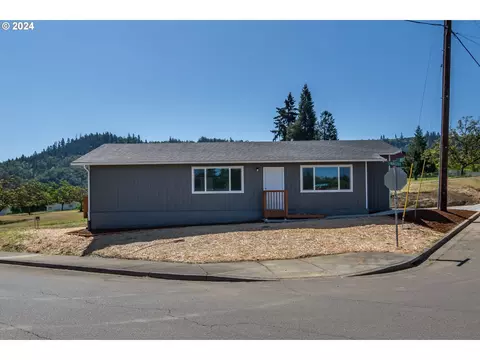 1420 Winston Section Rd, Winston, OR 97496