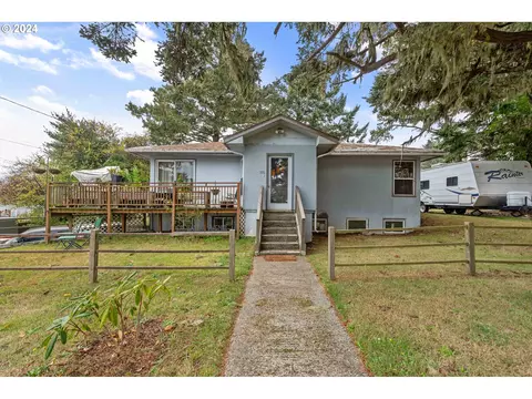 576 Pacific Ave, Coos Bay, OR 97420