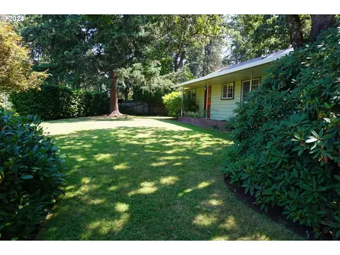 3055 Charnelton St, Eugene, OR 97405